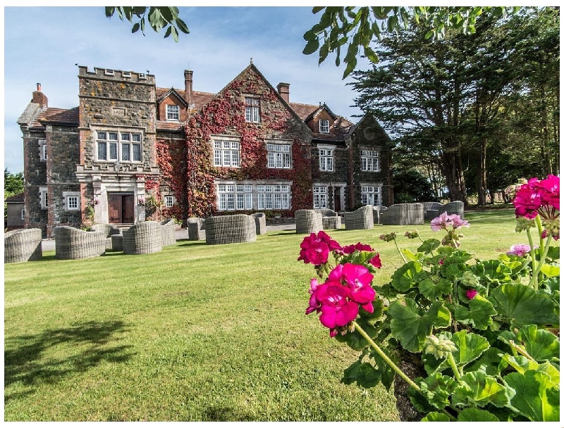 Alston Hall a british holiday cottage for 38 in , 
