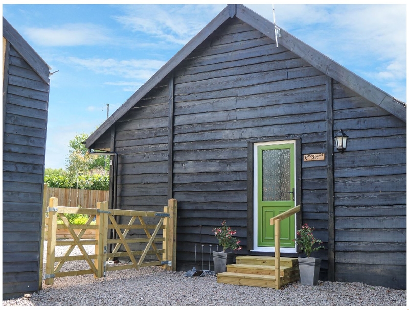 Woodpecker Lodge a british holiday cottage for 2 in , 