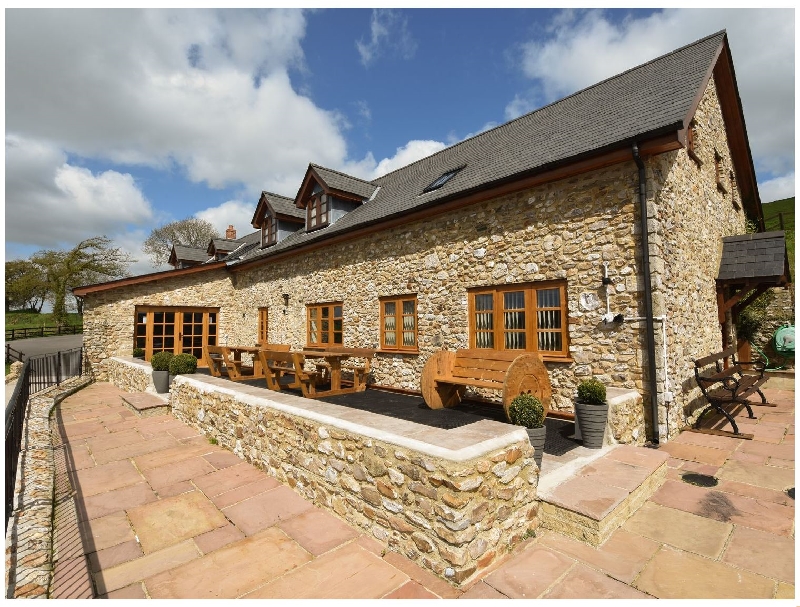 The Barn a british holiday cottage for 14 in , 