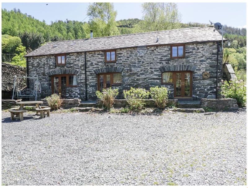 Hendre House Barn a british holiday cottage for 6 in , 