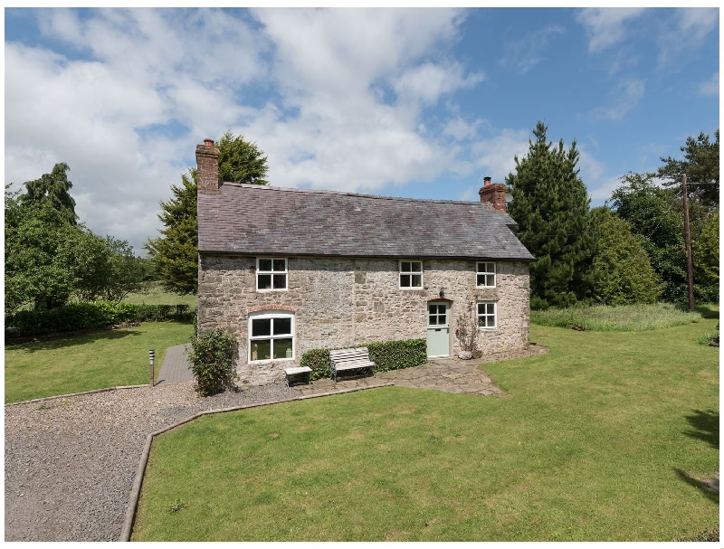 Hillgate House a british holiday cottage for 5 in , 