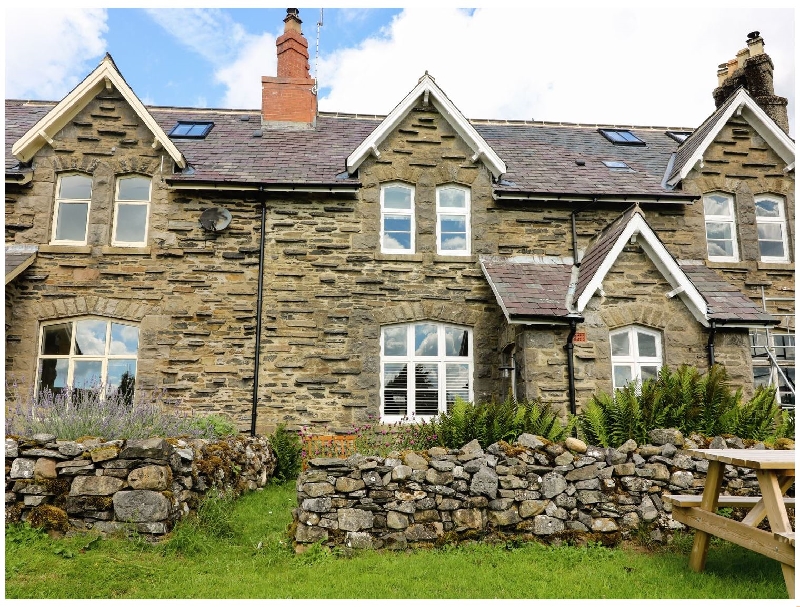 2 Railway Cottages a british holiday cottage for 3 in , 