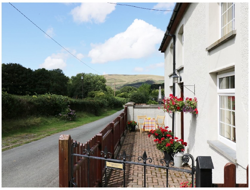 Y Bwthyn a british holiday cottage for 7 in , 