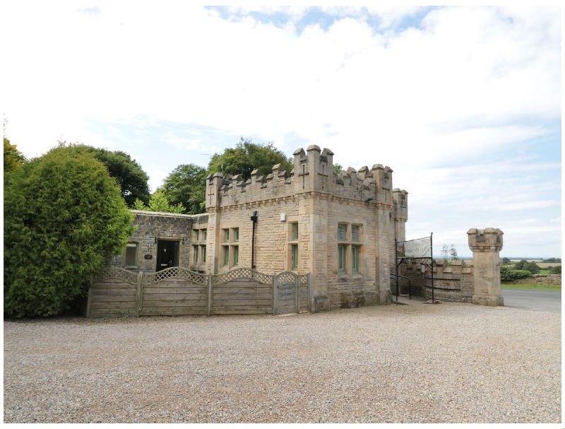 Walworth Castle Lodge a british holiday cottage for 6 in , 