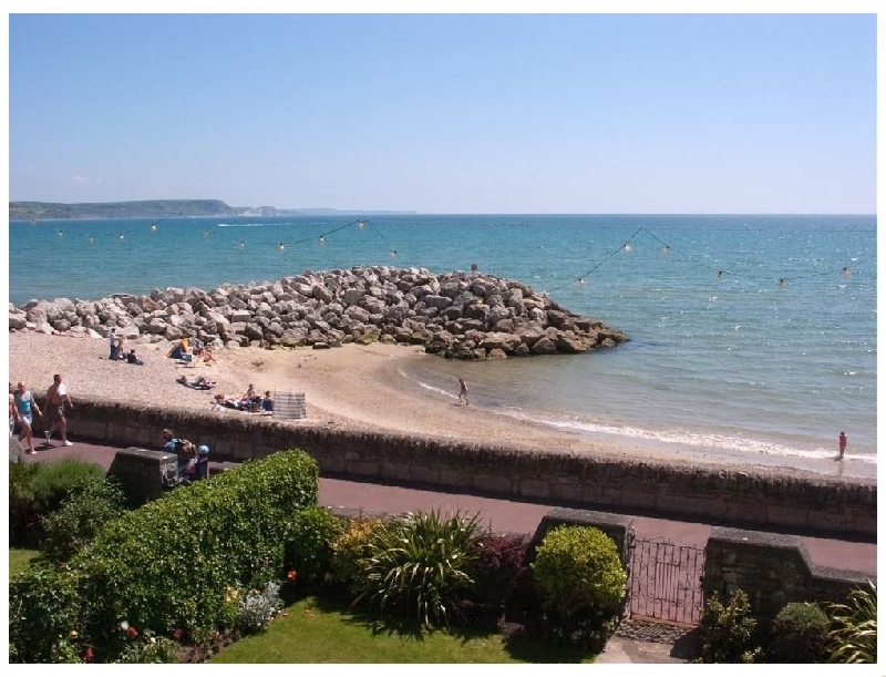Weymouth Bay Apartment B a british holiday cottage for 7 in , 