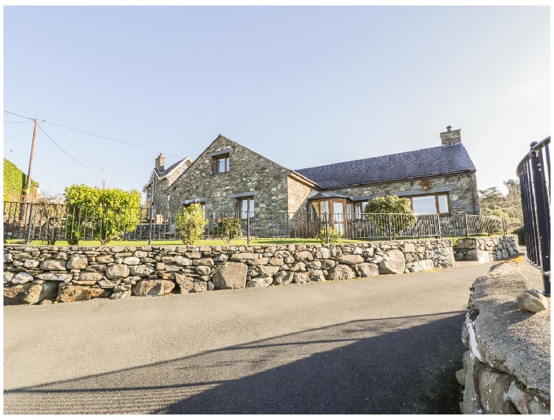 Awel Y Llan a british holiday cottage for 10 in , 