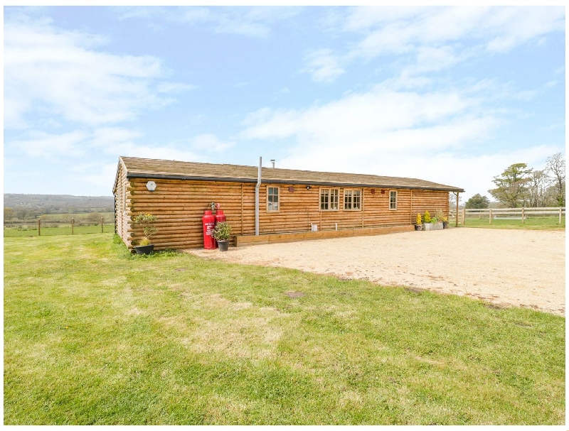 Poll Dorset Log Cabin a british holiday cottage for 8 in , 