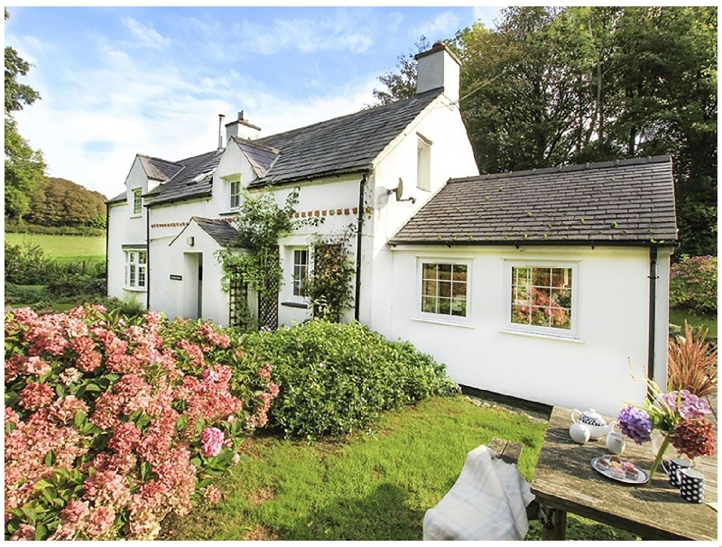 Hen Felin a british holiday cottage for 5 in , 