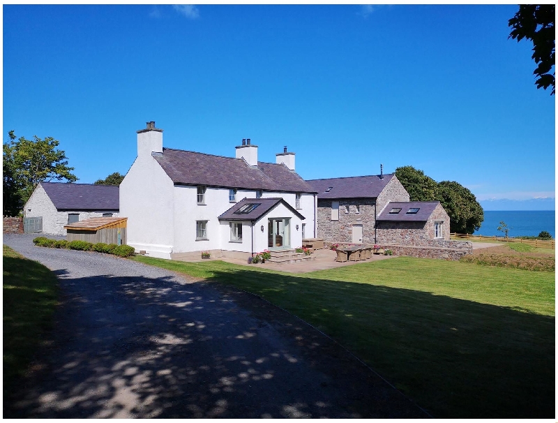 Penrhyn Farm a british holiday cottage for 8 in , 