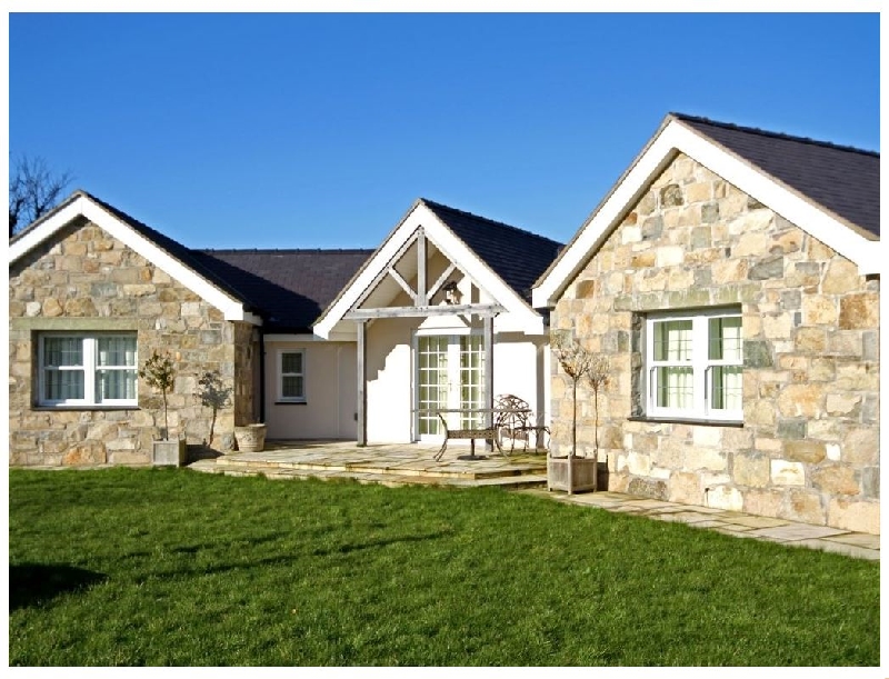 Pen y Bont Bach a british holiday cottage for 7 in , 
