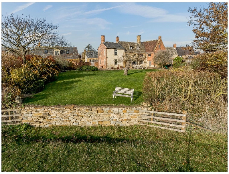 Manor Farm House a british holiday cottage for 14 in , 
