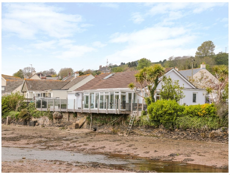 Waters Edge a british holiday cottage for 6 in , 