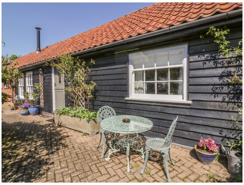 Courtyard Cottage- Poplar Farm Barn a british holiday cottage for 2 in , 