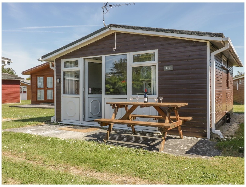 Chalet H7 a british holiday cottage for 4 in , 