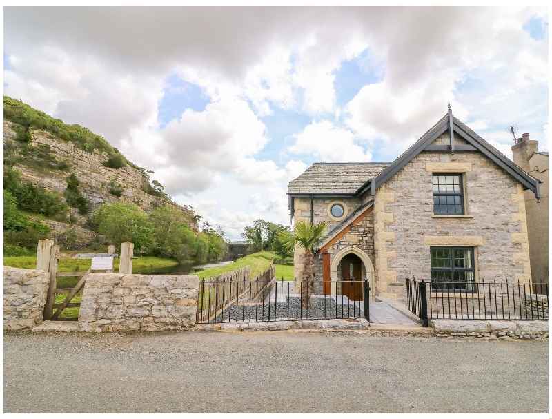 Click here for more about Winster Cottage