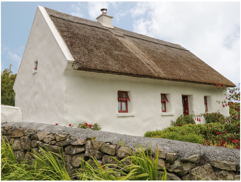 Spiddal Thatch Cottage a british holiday cottage for 3 in , 