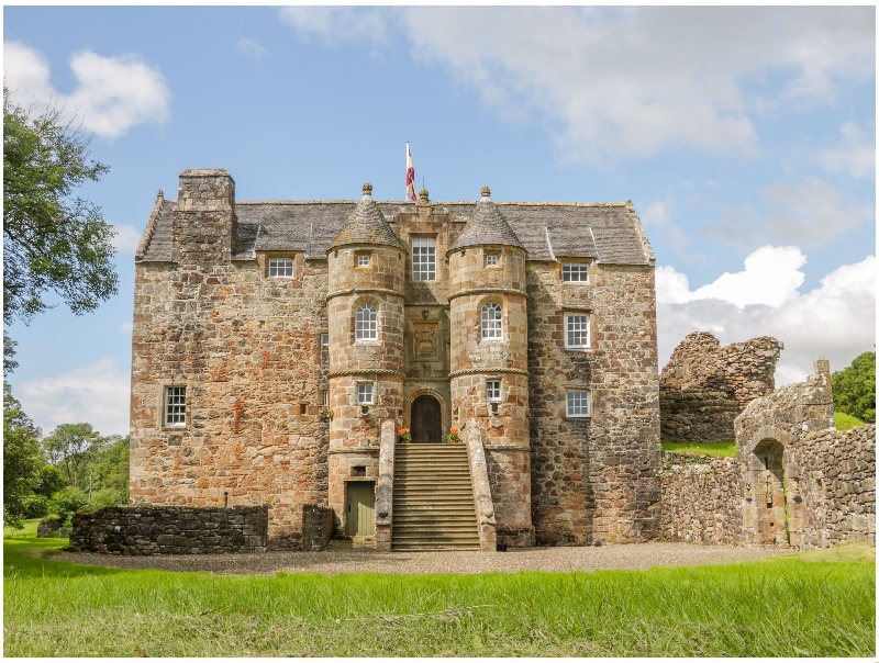 The Old Castle a british holiday cottage for 10 in , 
