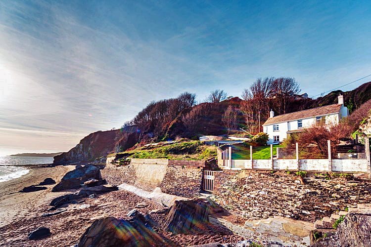 Downsteps Beach House a british holiday cottage for 5 in , 