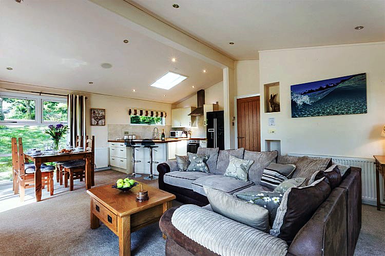 Coombe Croft Lodge a british holiday cottage for 4 in , 