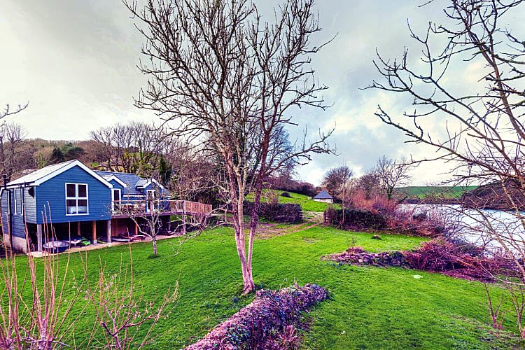 The Boathouse a british holiday cottage for 4 in , 