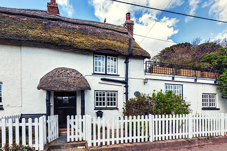 Nelsons Watch a british holiday cottage for 3 in , 