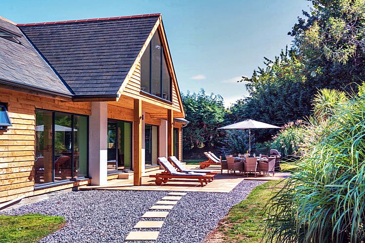 Acacia House a british holiday cottage for 8 in , 