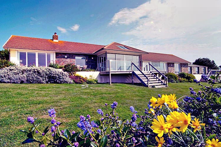 Langerstone a british holiday cottage for 9 in , 