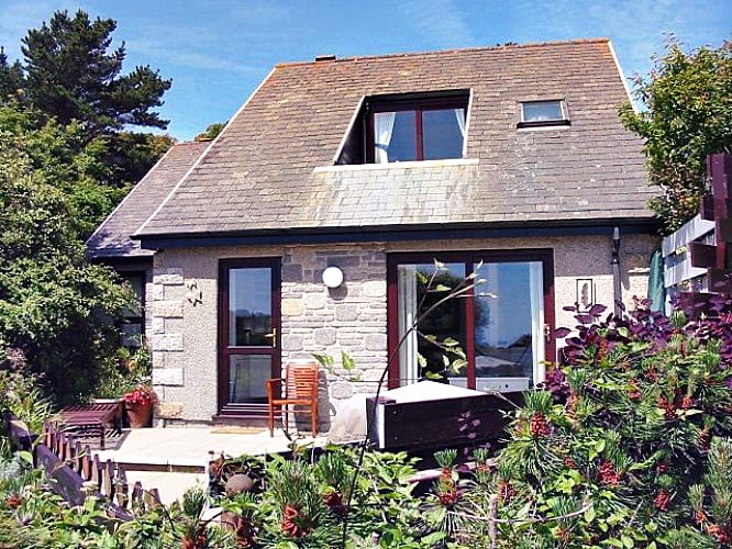 Crags 26 Bay View Cottage a british holiday cottage for 6 in , 