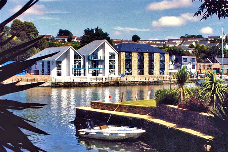 4 Crabshell Quay a british holiday cottage for 5 in , 