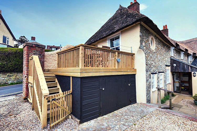Charmouth House a british holiday cottage for 6 in , 