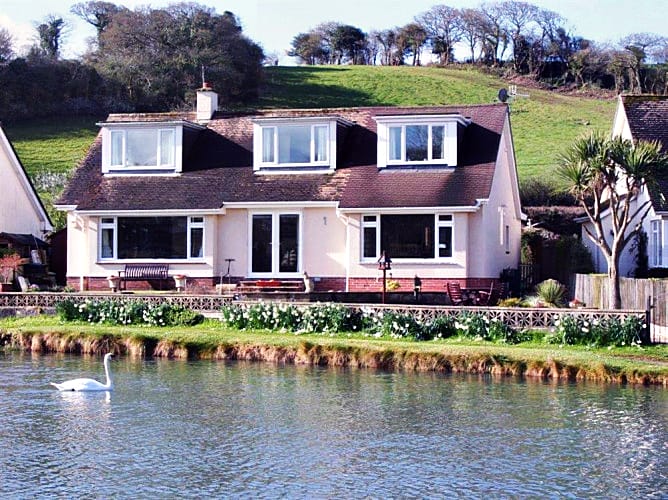 West Haven a british holiday cottage for 9 in , 