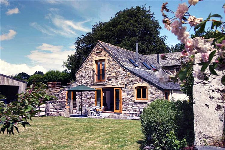 Comfort Wood Cottage a british holiday cottage for 7 in , 