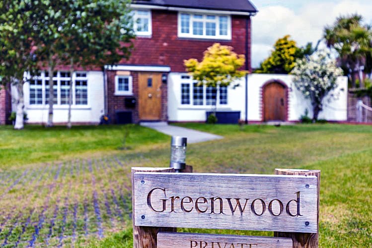 Greenwood a british holiday cottage for 8 in , 