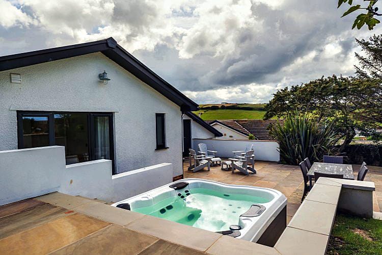 Osprey a british holiday cottage for 8 in , 